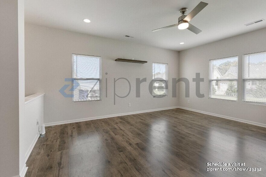 Building Photo - Unit