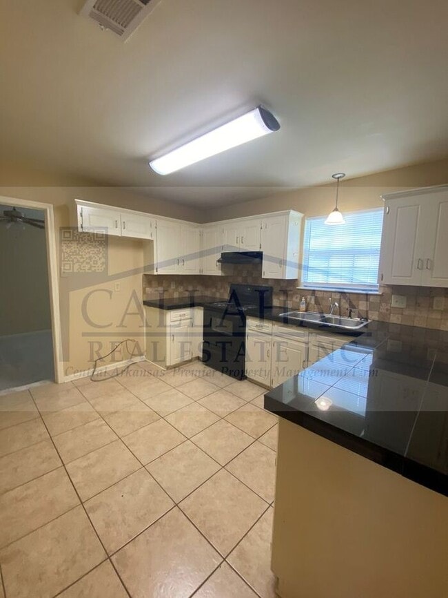 Building Photo - Jacksonville 4 Bedroom Home