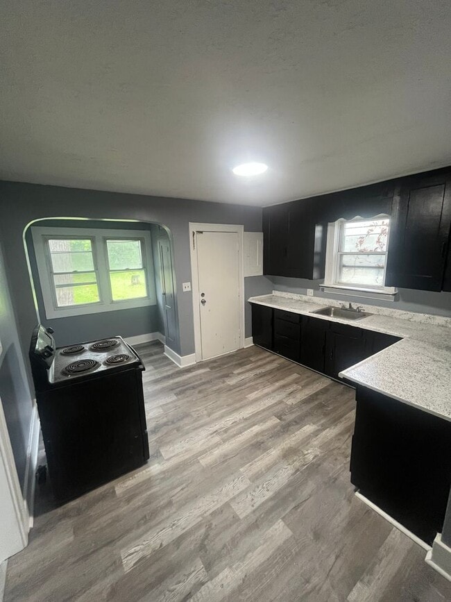 Building Photo - Section 8 Accepted, Charming 4BR 1 BA Home...