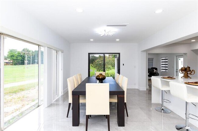 Building Photo - 5109 Banyan Ln