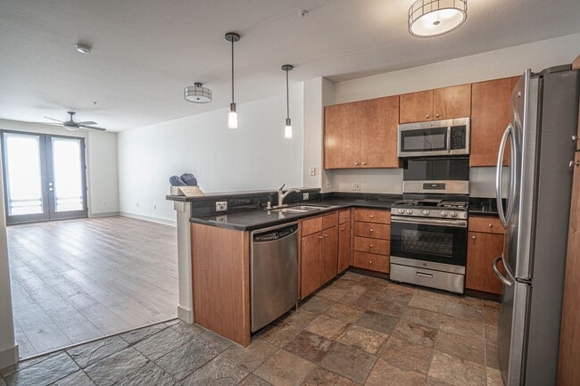 Building Photo - COMING SOON! 1 Bedroom Condo for Rent in the Madisons!