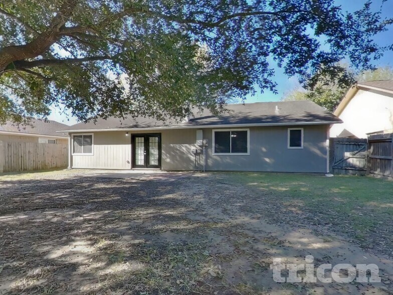 Building Photo - 2214 Townhall Ln