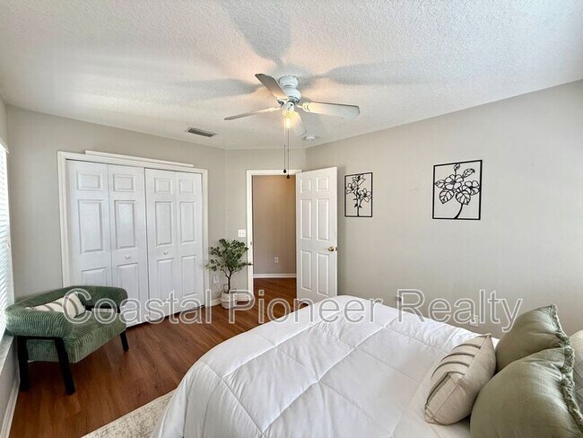 Building Photo - 11113 Avery Oaks Dr