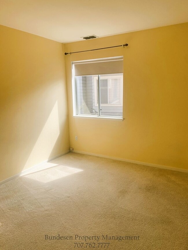 Building Photo - 1790 Stone Creek Dr