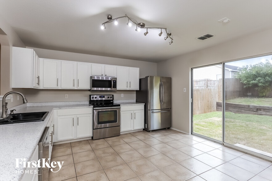 Building Photo - 111 Quince Flower