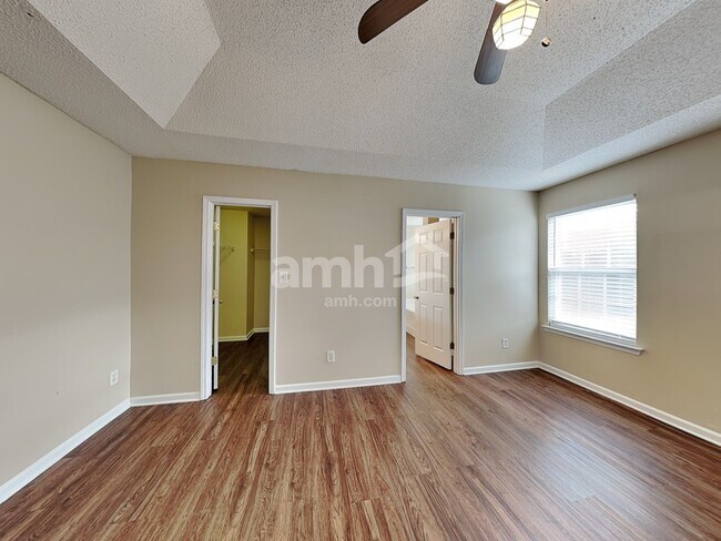 Building Photo - 10741 Glenluce Avenue