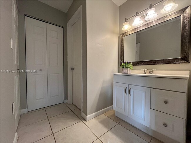 Building Photo - 5150 Lake Loop Rd