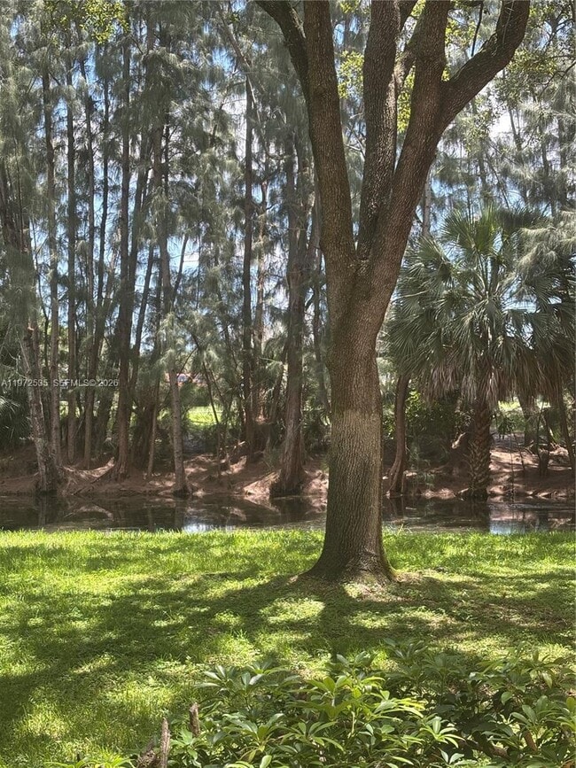 Building Photo - 400 Commodore Dr