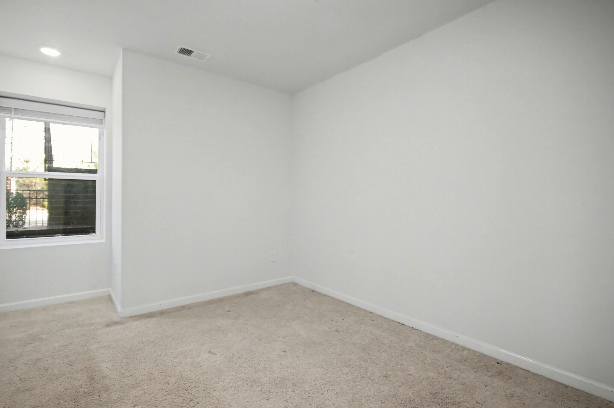 Building Photo - 2037 Statesville Ave