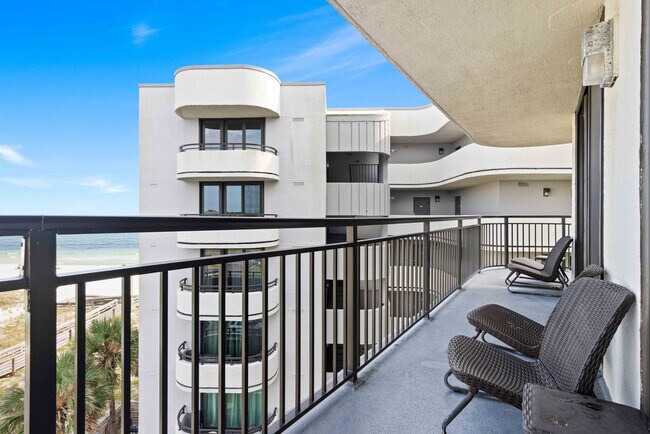 Building Photo - 833 Santa Rosa Blvd