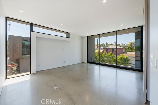 Building Photo - 762 Rosecrans Ave