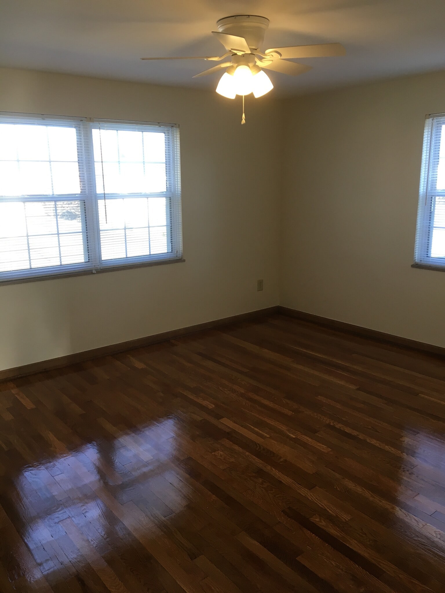 Building Photo - 2111 Ridgeview Rd