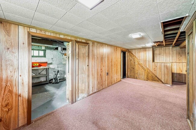 Building Photo - 3 Bedroom 1.5 Bathroom House