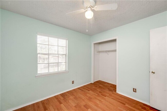 Building Photo - 1101 S Trace Dr