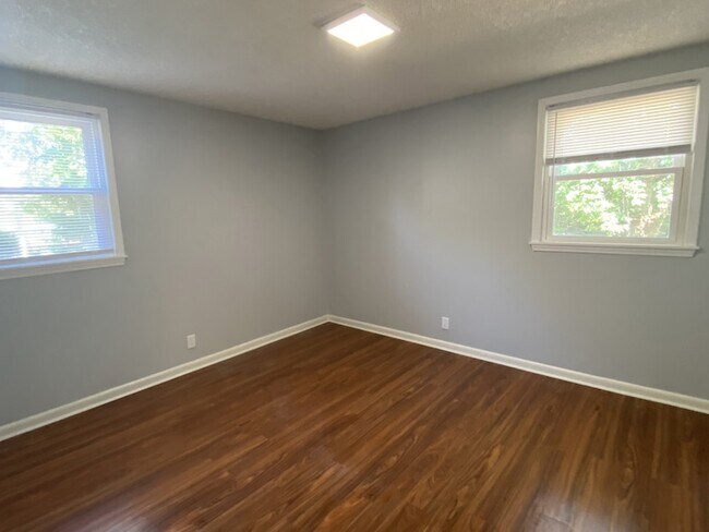 Building Photo - 3232 Hinkle Dr