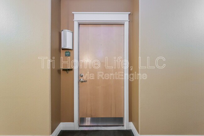 Building Photo - 10184 Park Meadows Dr