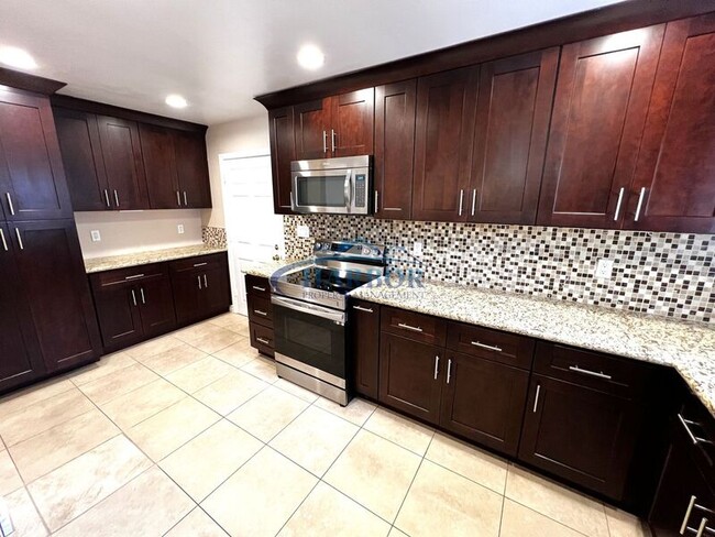 Building Photo - 227 W Cummings St