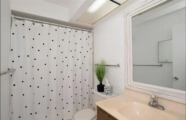 Building Photo - 209 S Lee St