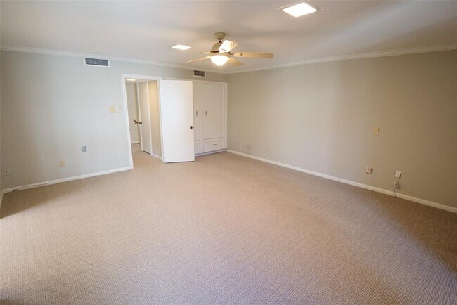 Building Photo - 7620 Del Monte Dr