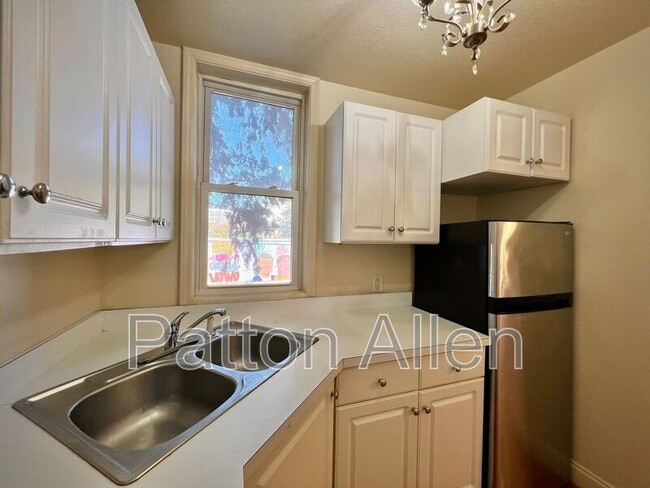 Building Photo - 43 Ravenscroft Dr