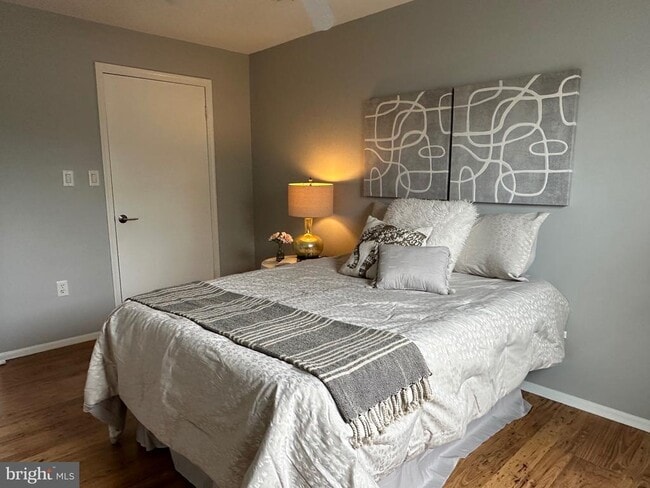 Building Photo - 64 Versailles Ct