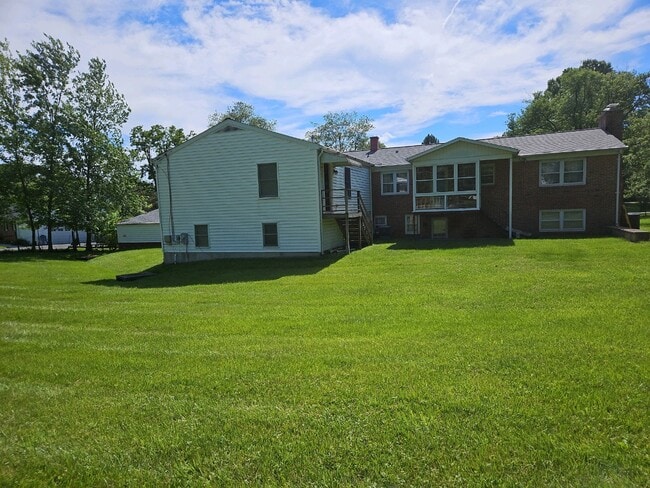 Building Photo - 3917 Hawthorne Rd