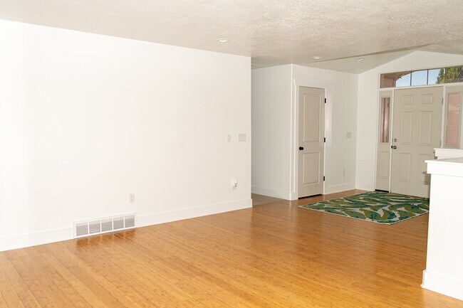 Building Photo - 845 2550 S
