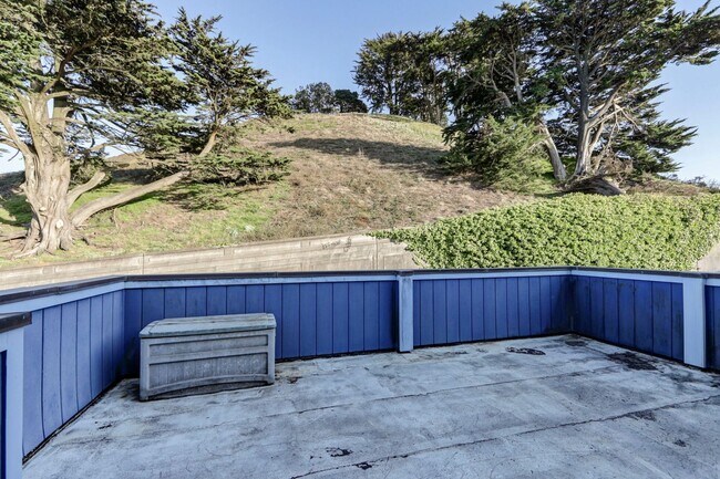 Building Photo - 1645 15th Ave
