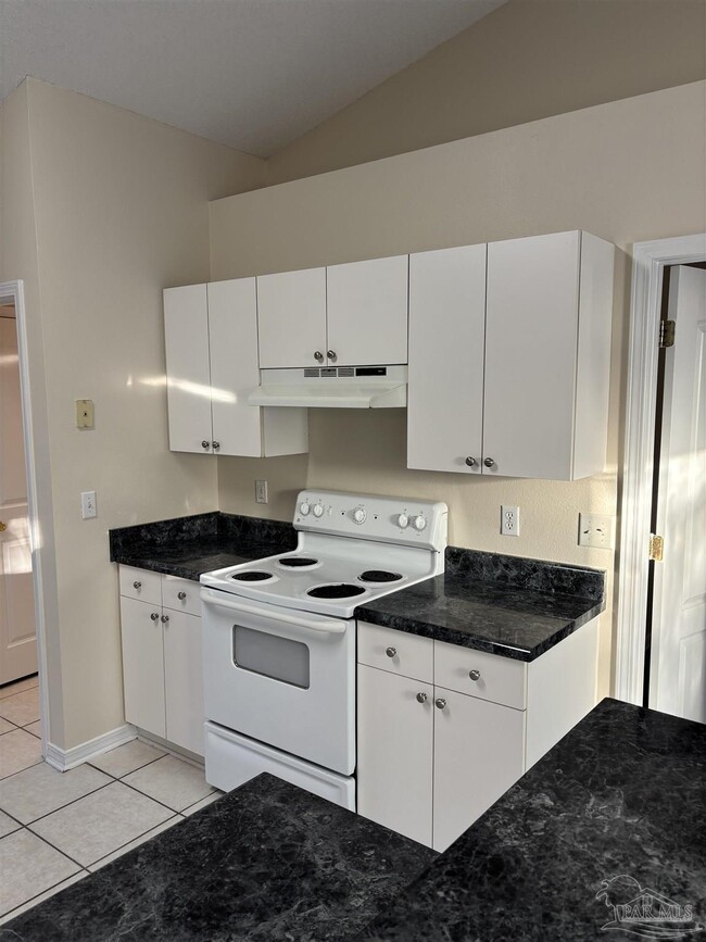 Building Photo - 1607 Dee's Rd