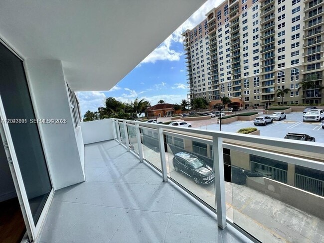 Building Photo - 2030 S Ocean Dr