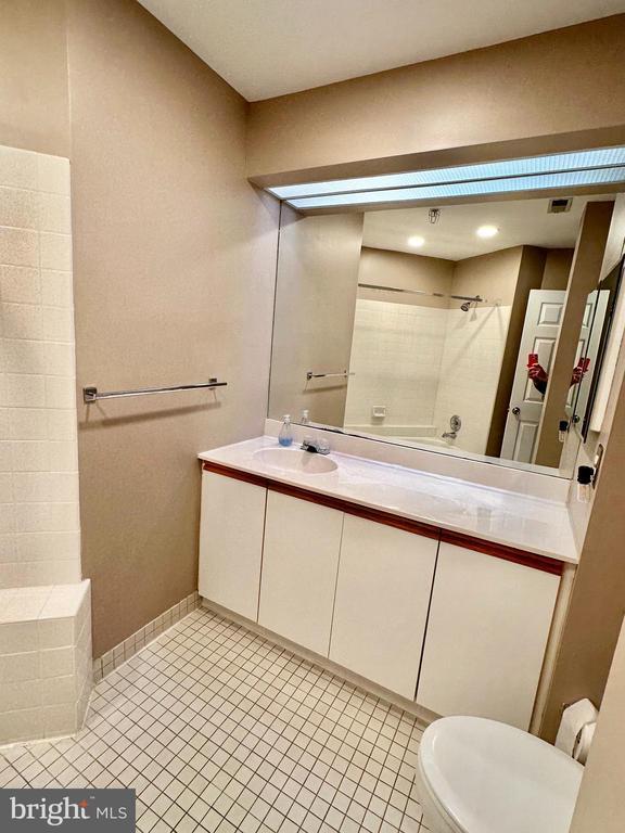 Building Photo - 104 Woodside Rd