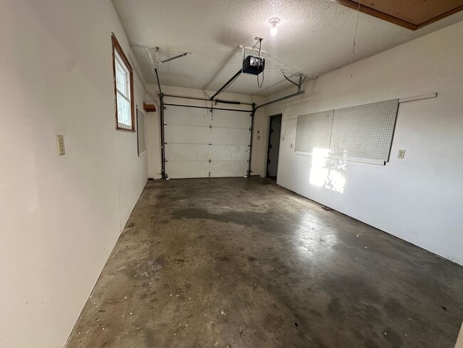 Building Photo - 1308 Minebank Rd