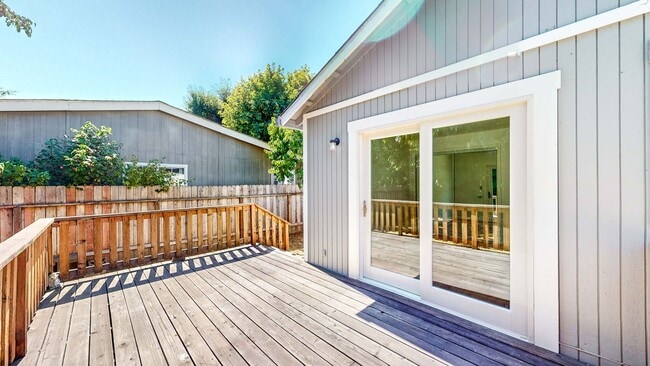 Building Photo - Charming 1 bedroom 1 bath Single Family home in Healdsburg! Water included!
