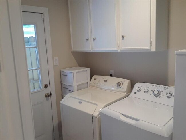 Building Photo - 5843 Queensloch Dr