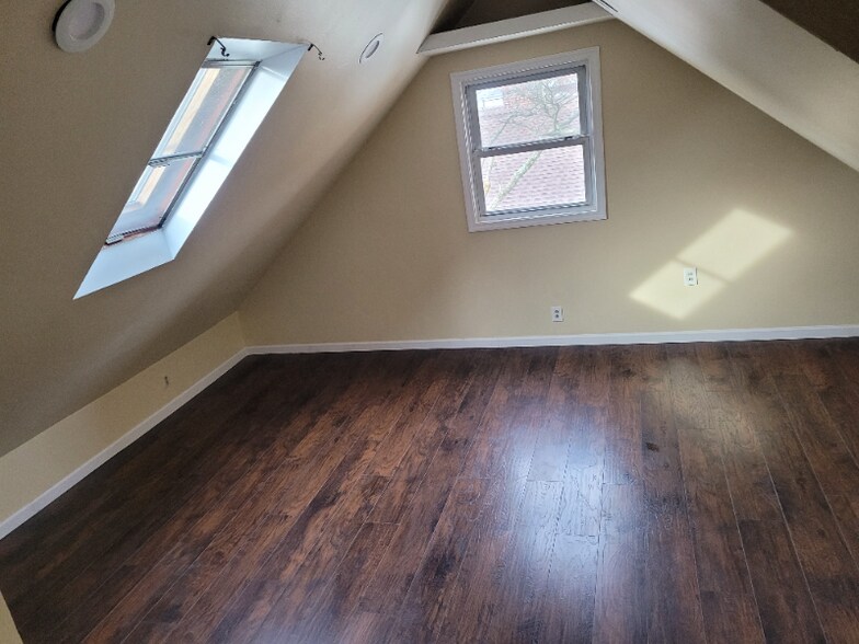 Building Photo - 972 Henhawk Rd