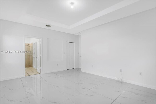 Building Photo - 2541 SE 1st St