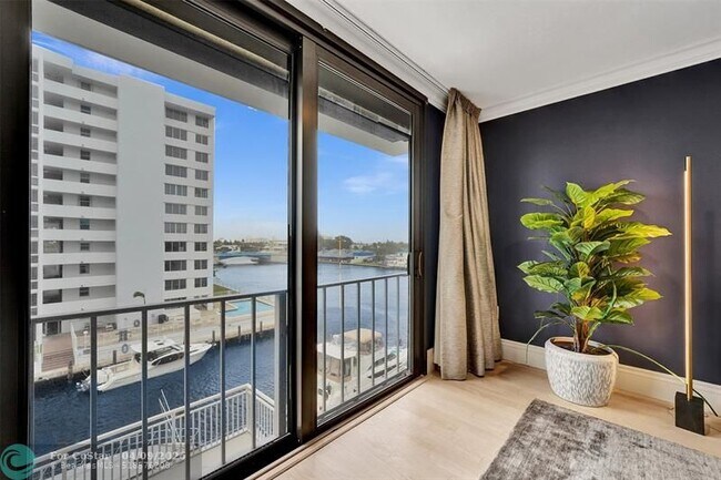 Building Photo - 3100 NE 48th St