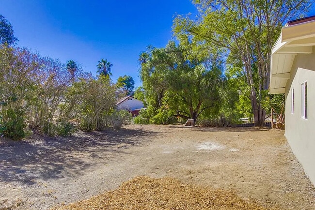 Building Photo - 9145 Fanita Rancho Rd