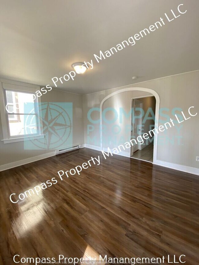 Building Photo - $1195 - 2 Bed, 1 Bath 1st Floor Apartment ...