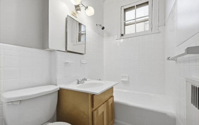 Building Photo - 37 E Stratford Ave