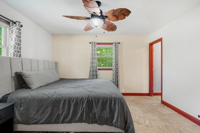 Building Photo - Large Home on Almost 2 Acres!