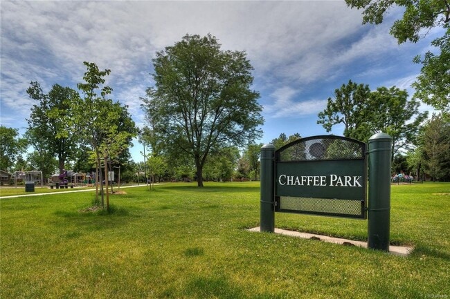 Building Photo - AVAILABLE NOW! Unbeatable Sunnyside Location!