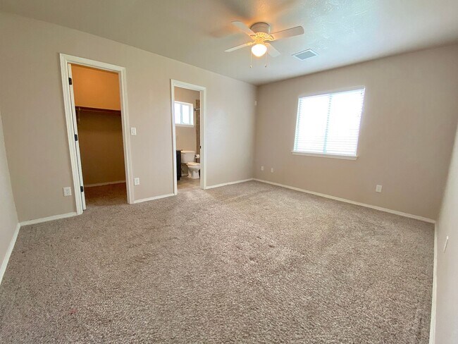 Building Photo - East El Paso 3bed/2bath Refrig A/C