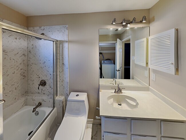 Building Photo - 3401 Monticello Park Pl