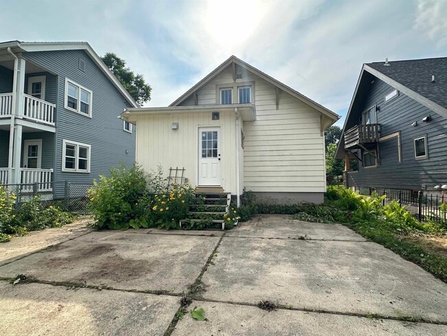 Building Photo - 37 Corry St