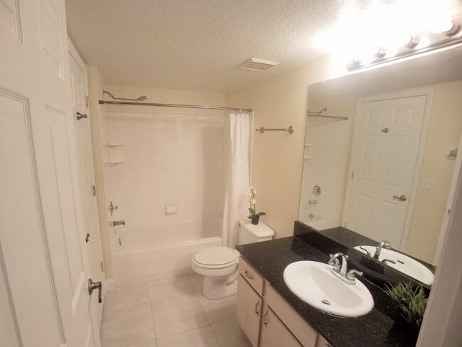 Building Photo - Gorgeous 2/2 condo for rent next to Waterford Lakes Town Center and UCF.