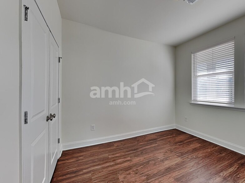 Building Photo - 119 Fairway Crossing Way