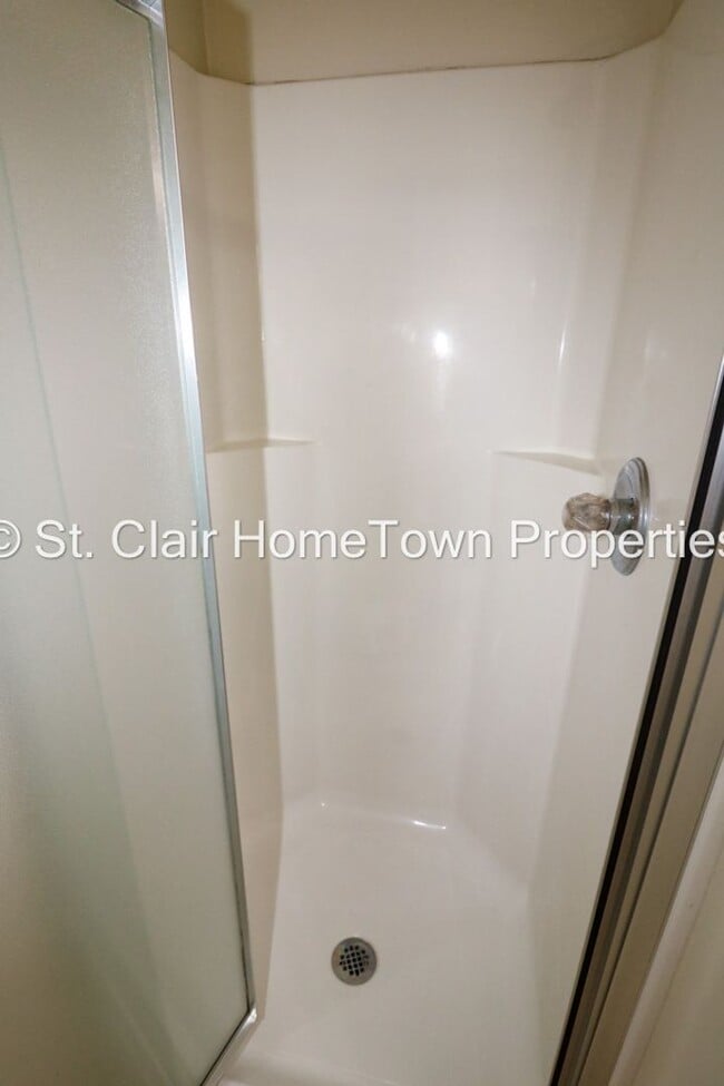 Building Photo - Family Home in Fox Hollow