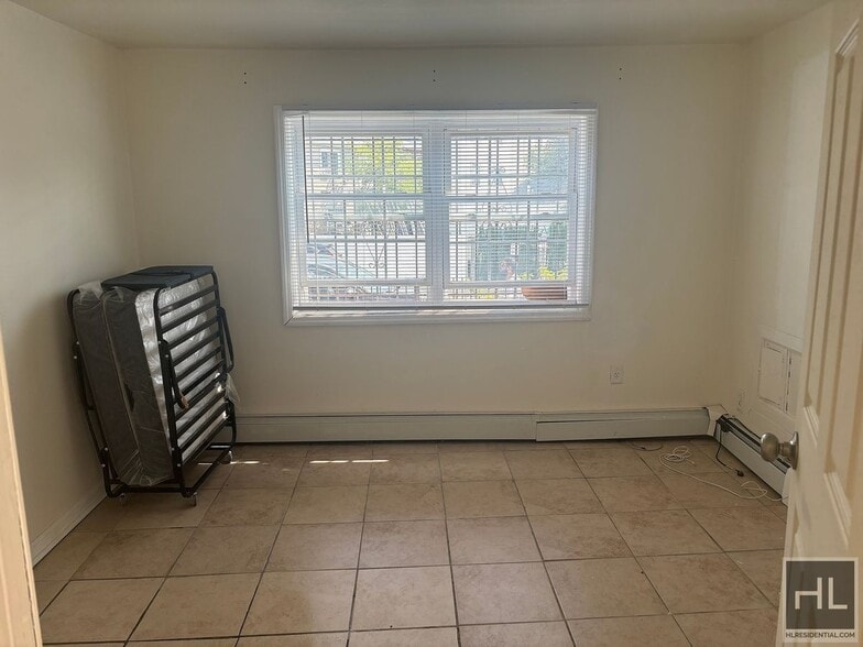 Building Photo - BROOKHAVEN AVENUE - ROOM RENTAL