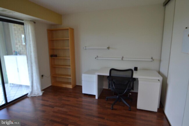 Building Photo - 15101 Interlachen Dr